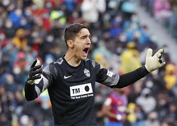 حارس إلتشي معايير التحكيم تختلف مع برشلونة