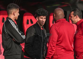 موسيماني يطمئن على عمار حمدي وكوكا قبل مباراة الأهلي وبيراميدز
