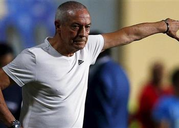 صور فيريرا يصل مطار القاهرة استعداد ا لقيادة الزمالك