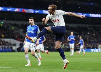 فيديو هاري كين يقود توتنهام لاكتساح إيفرتون بخماسية في الدوري الإنجليزي