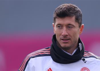 ليفاندوفسكي يفسخ تعاقده مع شركة هواوي بسبب الغزو الروسي لأوكرانيا