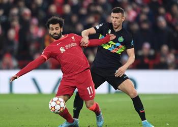 توقف مباراة ليفربول وإنتر ميلان بسبب إصابة طارئة بين الجماهير