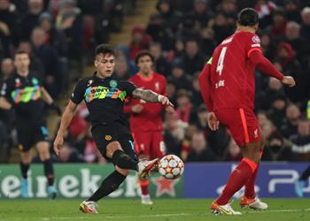 لاوتارو مارتينيز غاضب ا من طرد سانشيز ضد ليفربول حدث نفس الشيء أمام ريال مدريد