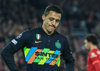 كلوب عن طرد سانشيز كان محظوظ ا في الشوط الأول