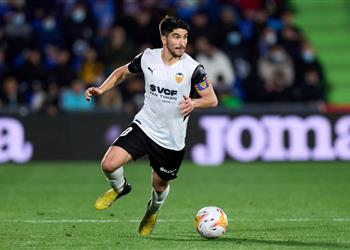 ليفربول يراقب موقف كارلوس سولر في فالنسيا