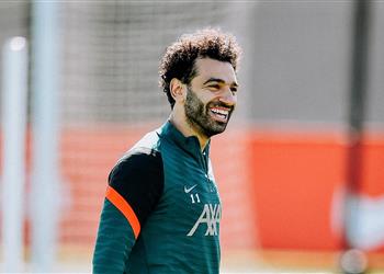 صور أبرزهم محمد صلاح لاعبو ليفربول يصلون إلى الفندق استعداد ا لمواجهة مانشستر سيتي