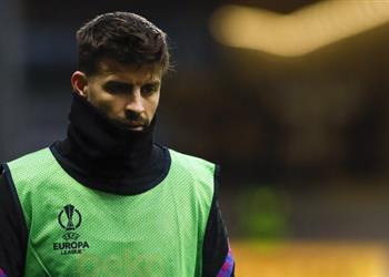 تشافي يثق في استعادة بيكيه وثنائي برشلونة أمام إنتراخت فرانكفورت