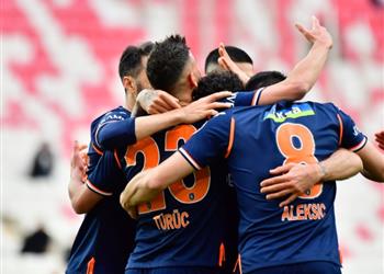 بمشاركة تريزيجيه فيديو باشاك شهير يتخطى سيفاس سبور في الدوري التركي