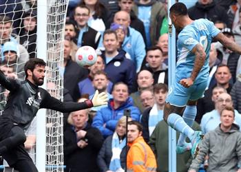 فيديو تسديدة على الطائر جيسوس يسجل هدف مانشستر سيتي الثاني في ليفربول