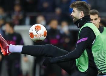 تقارير تكشف موقف بيكيه وديست من مباراة برشلونة وإنتراخت فرانكفورت