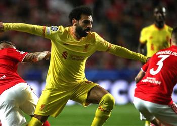 رقم جيرارد التاريخي ينتظر محمد صلاح في مباراة ليفربول وبنفيكا