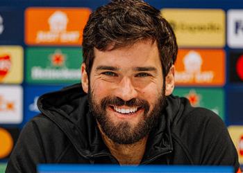 أليسون مستعدون لمواجهة بنفيكا وليفربول يسعى للفوز بكل شيء