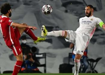 آس محمد صلاح ضمن 3 لاعبين ينافسون بنزيما على الكرة الذهبية