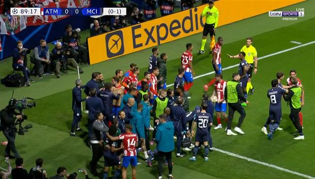 مشاده قويه بين لاعبي مانشستر سيتي واتلتيكو مدريد وطرد فيليبي بعد تدخله علي فودين