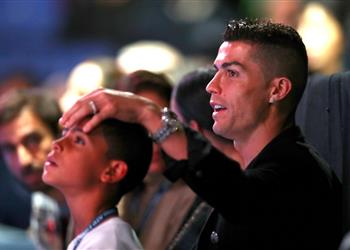 فيديو نجل رونالدو يسجل أول أهدافه مع شباب مانشستر يونايتد ويحتفل على طريقة والده