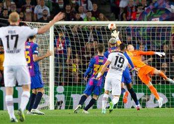 فيديو صاروخية بوري يسجل هدف فرانكفورت الثاني أمام برشلونة