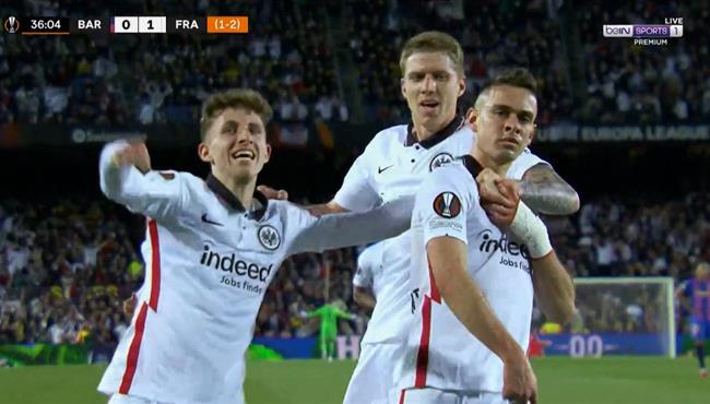 هدف اينتراخت فرنكفورت الثاني العالمي في مرمي برشلونة بالدوري الاوروبي