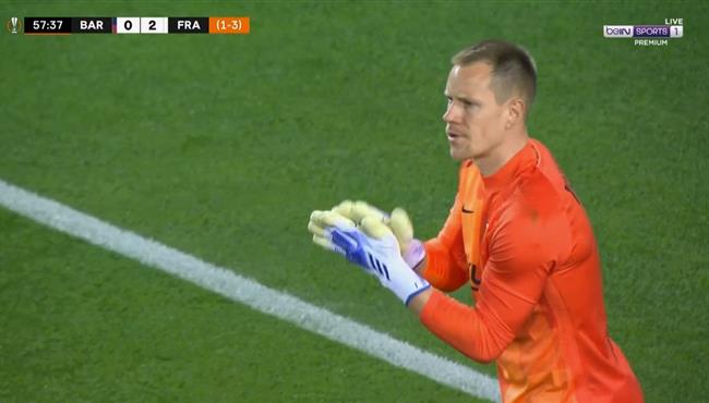 تصدي تير شتيجن الرائع ينقذ برشلونة من هدف محقق لفرانكفورت