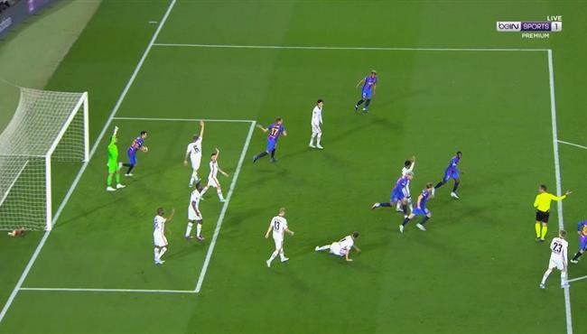 هدف برشلونة الملغي امام اينتراخت فرانكفورت بالدوري الاوروبي