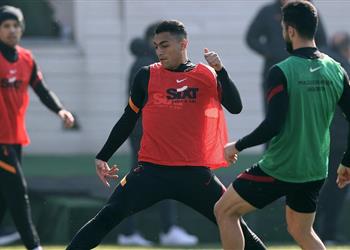 مصطفى محمد يعود إلى تدريبات جالطة سراي بعد تعافيه من الإصابة