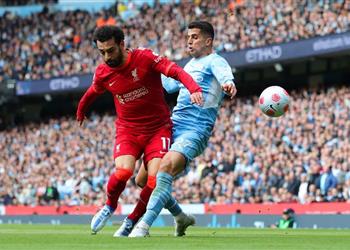 جون بارنز يختلف مع كاراجر بسبب ليفربول ومانشستر سيتي نسي فينجر وفيرجسون