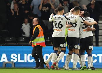 ديربي كاونتي يؤجل تأهل فولهام إلى الدوري الإنجليزي الممتاز