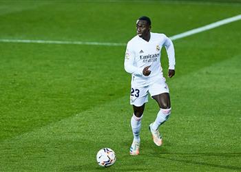 وكيل ميندي يوضح حقيقة رحيله عن ريال مدريد