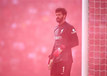 أليسون بعد خطأ حارس مانشستر سيتي تفاجأت من عدم مشاركة إيدرسون