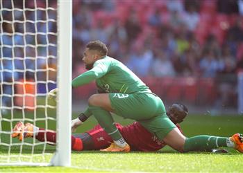 كلوب يشيد بأداء ماني ويؤكد لا أحب تعرض حارس مانشستر سيتي للانتقادات