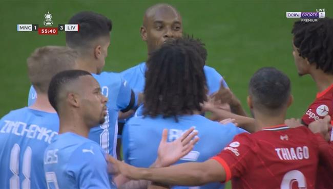 مشاده بين لاعبي ليفربول ومانشستر سيتي بعد تدخل عنيف علي ماني