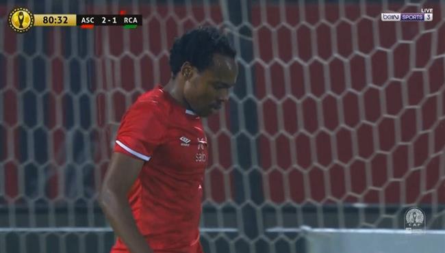 بيرسي تاو يهدر فرصة هدف امام الرجاء بدوري ابطال افريقيا