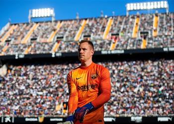 تير شتيجن يوجه رسالة لجماهير برشلونة بعد هزيمة الدوري الأوروبي