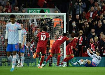 فيديو الملك يعود من جديد ثنائية محمد صلاح تقود ليفربول لدك شباك مانشستر برباعية واستعادة صدارة بريميرليج مؤقت ا