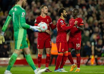 محمد صلاح يشيد بـ ماني بعد الرباعية أمام مانشستر يونايتد ويصر ح فاتني الهاتريك