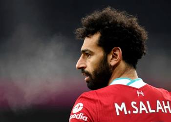 باريس سان جيرمان ينتبه لوضع محمد صلاح مع ليفربول وبرشلونة قد يتراجع