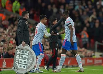 نيفيل بعد الهزيمة أمام ليفربول قد تكون آخر مباراة لـ بوجبا بقميص مانشستر يونايتد