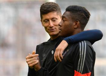 ألابا يعلق على ارتباط ليفاندوفسكي بـ برشلونة ويختار أفضل مهاجم في العالم