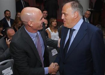 رئيس الاتحاد الإسباني راتبي أقل 6 مرات من الذي يحصل عليه تيباس