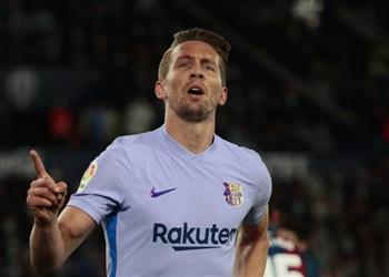 لوك دي يونج كان علي أن أظهر لـ تشافي أنني أستطيع مساعدة برشلونة العظيم