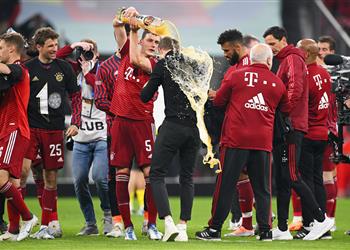 فيديو العاشر على التوالي بايرن ميونخ بطلا للدوري الألماني بثلاثية أمام دورتموند