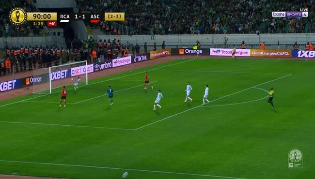 لاعب الرجاء يمنع هدف محقق لمحمد شريف من علي خط المرمي في الوقت القاتل