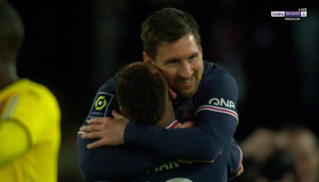 هدف ميسي الرائع في مرمي لينس بالدوري الفرنسي