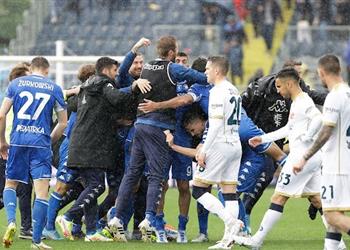 فيديو نابولي يبتعد عن صراع الدوري الإيطالي بخسارة قاتلة أمام إمبولي