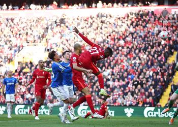 فيديو رأسية م تقنة أوريجي يسجل هدف ليفربول الثاني في إيفرتون