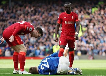 لاعب إيفرتون يعلق على حرمانه من ركلة جزاء أمام ليفربول