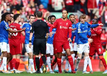 تقارير تكشف سبب عدم تدخل تقنية الفار في مباراة ليفربول وإيفرتون