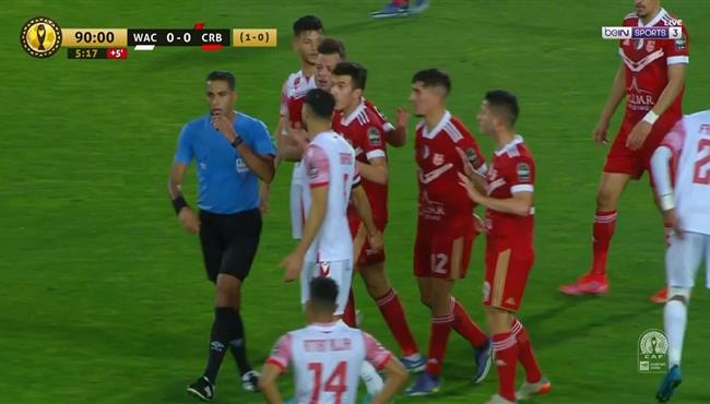 هل حرم الحكم شباب بلوزداد من ركلة جزاء امام الوداد في الوقت القاتل