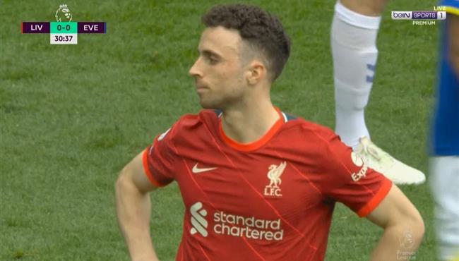 فرصة خطيرة لليفربول علي مرمي ايفرتون في الدوري الانجليزي