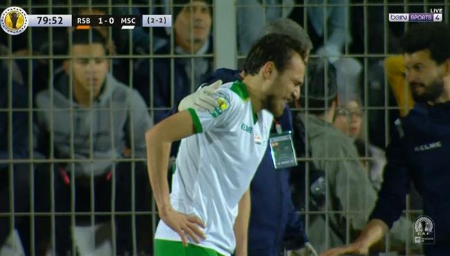 اصابة وخروج محمد عنتر في مباراة المصري ونهضة بركان