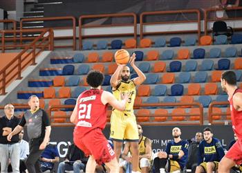 الأهلي يهزم الجزيرة ويواجه الاتحاد في نهائي دوري السلة